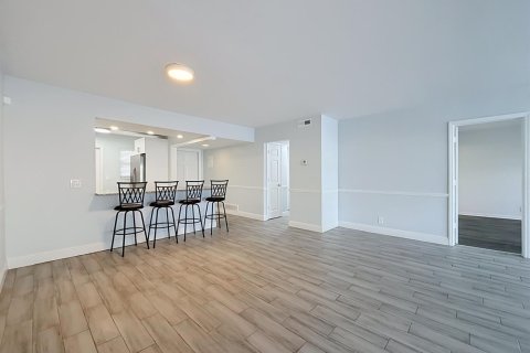 Condo in Fort Lauderdale, Florida, 2 bedrooms  № 2426457 - photo 18