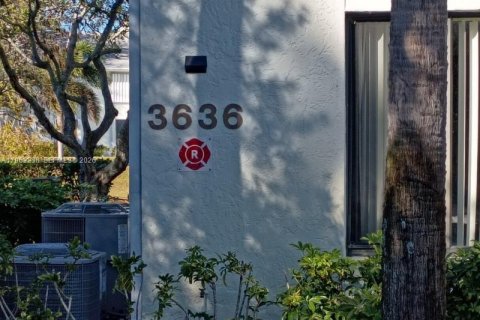 Condo in West Palm Beach, Florida, 2 bedrooms № 2031643 - photo 18