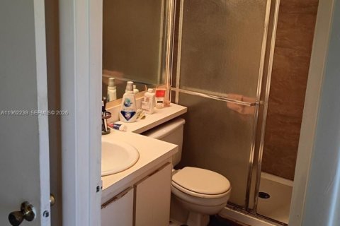 Condo in West Palm Beach, Florida, 2 bedrooms № 2031643 - photo 11