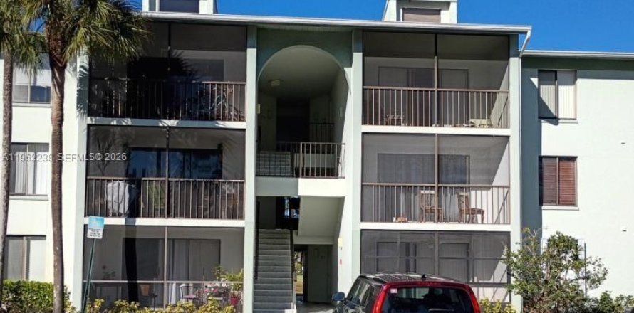 Condo in West Palm Beach, Florida, 2 bedrooms № 2031643