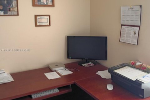 Condo in West Palm Beach, Florida, 2 bedrooms № 2031643 - photo 13