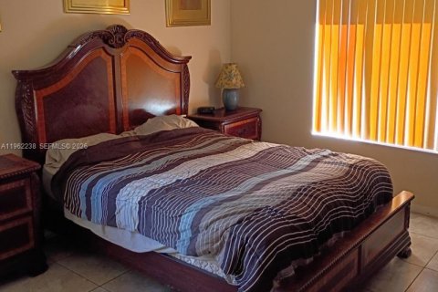 Condo in West Palm Beach, Florida, 2 bedrooms № 2031643 - photo 8