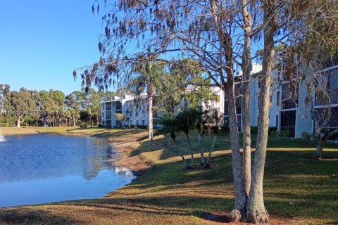 Condo in West Palm Beach, Florida, 2 bedrooms № 2031643 - photo 24