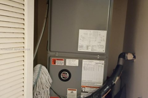 Condo in West Palm Beach, Florida, 2 bedrooms № 2031643 - photo 22