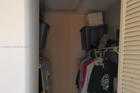 Condo in West Palm Beach, Florida, 2 bedrooms № 2031643 - photo 15