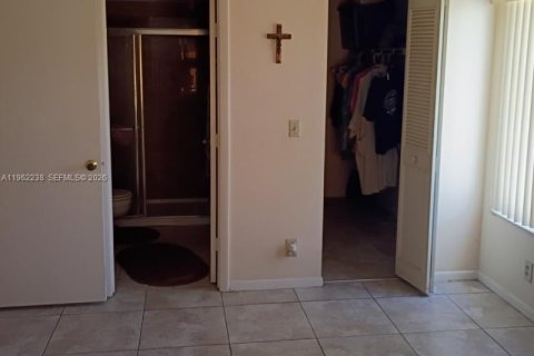 Condo in West Palm Beach, Florida, 2 bedrooms № 2031643 - photo 7