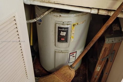 Condo in West Palm Beach, Florida, 2 bedrooms № 2031643 - photo 16