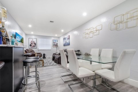 Condominio en venta en Hialeah, Florida, 2 dormitorios, 74.51 m2 № 2154659 - foto 5