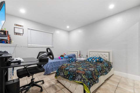 Condominio en venta en Hialeah, Florida, 2 dormitorios, 74.51 m2 № 2154659 - foto 10
