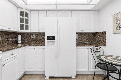 Condo in Lauderdale-by-the-Sea, Florida, 1 bedroom  № 2292752 - photo 9