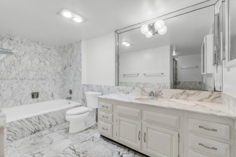 Condo in Lauderdale-by-the-Sea, Florida, 1 bedroom  № 2292752 - photo 16