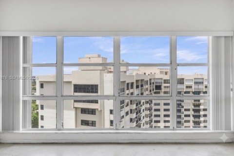 Condo in Lauderdale-by-the-Sea, Florida, 1 bedroom  № 2292752 - photo 22