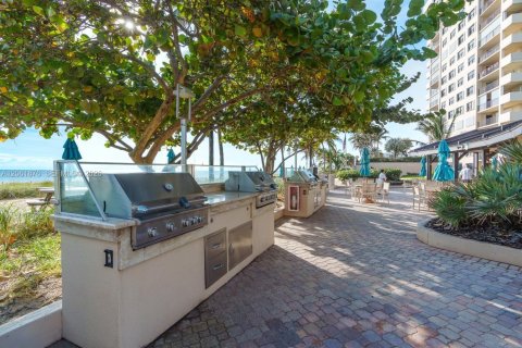 Condo in Lauderdale-by-the-Sea, Florida, 1 bedroom  № 2292752 - photo 29