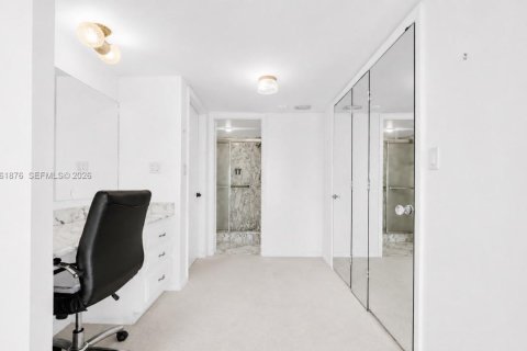 Condo in Lauderdale-by-the-Sea, Florida, 1 bedroom  № 2292752 - photo 18