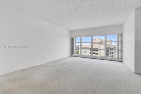 Condo in Lauderdale-by-the-Sea, Florida, 1 bedroom  № 2292752 - photo 21