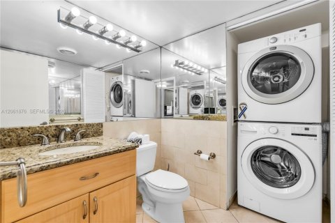 Condo in Lauderdale-by-the-Sea, Florida, 1 bedroom  № 2292752 - photo 14
