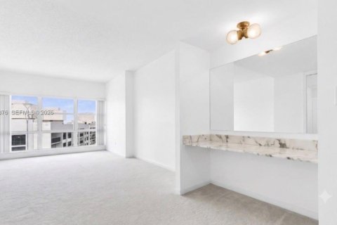 Condo in Lauderdale-by-the-Sea, Florida, 1 bedroom  № 2292752 - photo 20