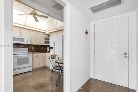 Condo in Lauderdale-by-the-Sea, Florida, 1 bedroom  № 2292752 - photo 8