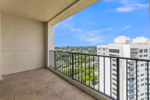 Condo in Lauderdale-by-the-Sea, Florida, 1 bedroom  № 2292752 - photo 24
