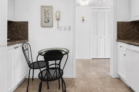 Condo in Lauderdale-by-the-Sea, Florida, 1 bedroom  № 2292752 - photo 13