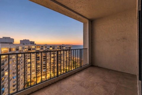 Condo in Lauderdale-by-the-Sea, Florida, 1 bedroom  № 2292752 - photo 23