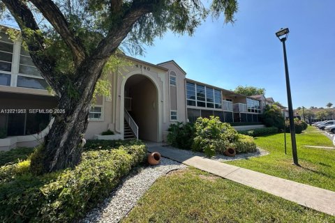 Condo in Doral, Florida, 2 bedrooms  № 2087993 - photo 3