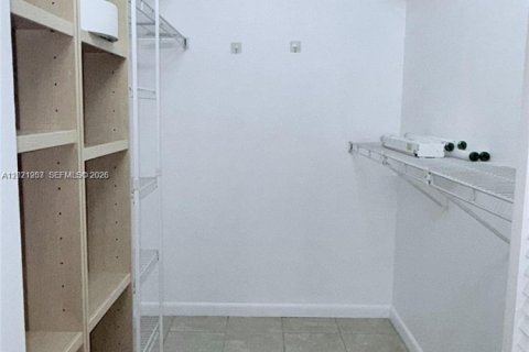 Condo in Doral, Florida, 2 bedrooms  № 2087993 - photo 9