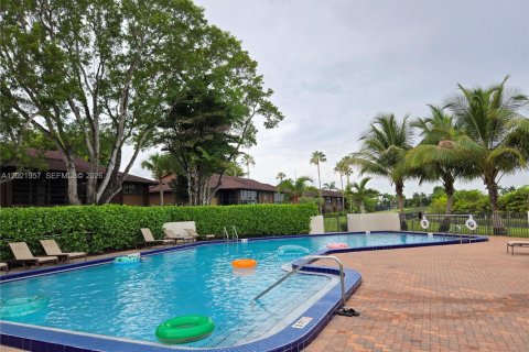 Condo in Doral, Florida, 2 bedrooms  № 2087993