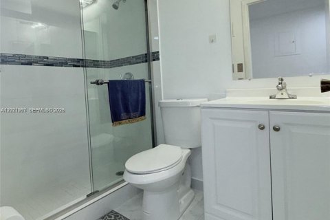 Condo in Doral, Florida, 2 bedrooms  № 2087993 - photo 10
