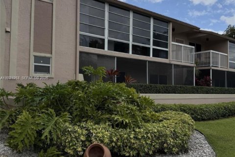 Condo in Doral, Florida, 2 bedrooms  № 2087993 - photo 4