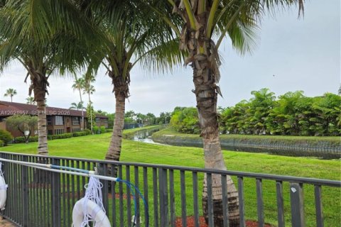 Condo in Doral, Florida, 2 bedrooms  № 2087993 - photo 2