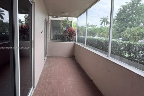 Condo in Doral, Florida, 2 bedrooms  № 2087993 - photo 14