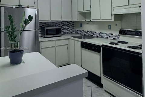 Condo in Doral, Florida, 2 bedrooms  № 2087993 - photo 7
