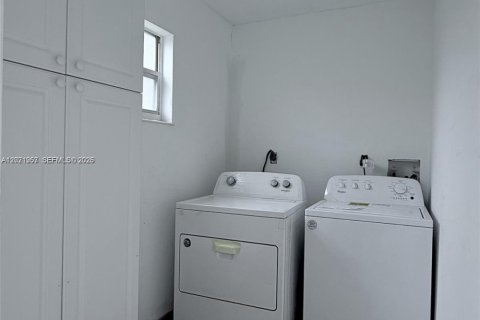 Condo in Doral, Florida, 2 bedrooms  № 2087993 - photo 15