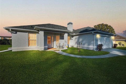 House in Ocala, Florida 3 bedrooms, 141.95 sq.m. № 2272959