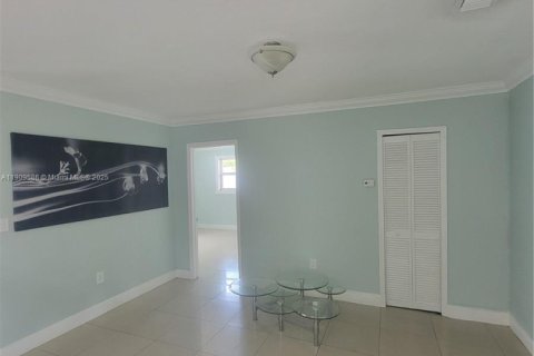 Casa en venta en Hialeah, Florida, 4 dormitorios, 173.08 m2 № 1965019 - foto 5