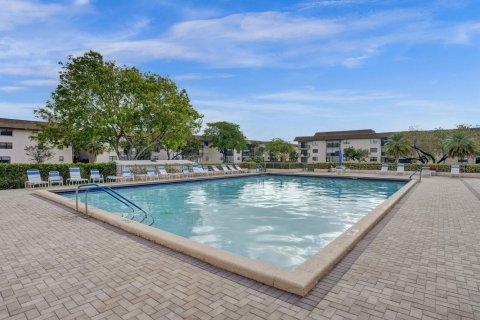 Condo in Tamarac, Florida, 2 bedrooms № 2146933 - photo 30