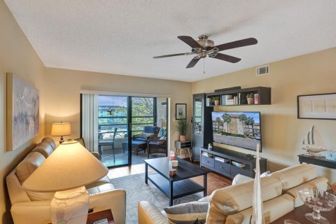 Condo in Tamarac, Florida, 2 bedrooms № 2146933 - photo 11