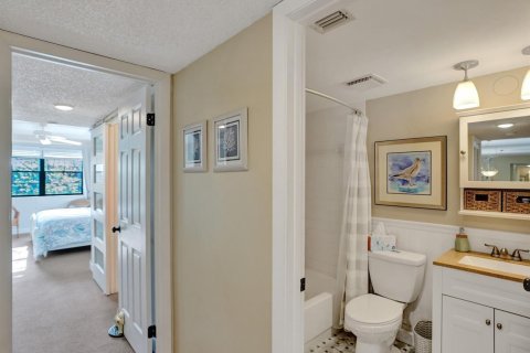 Condo in Tamarac, Florida, 2 bedrooms № 2146933 - photo 23