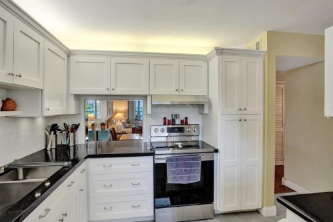 Condo in Tamarac, Florida, 2 bedrooms № 2146933 - photo 6