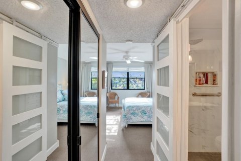 Condo in Tamarac, Florida, 2 bedrooms № 2146933 - photo 16