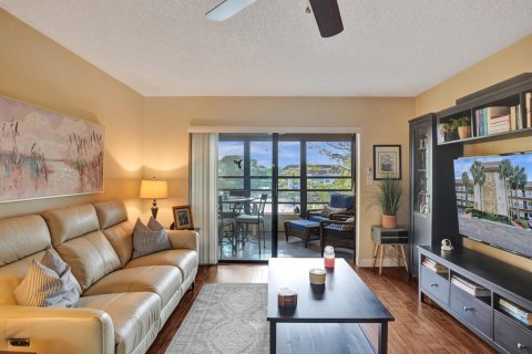 Condo in Tamarac, Florida, 2 bedrooms № 2146933 - photo 10