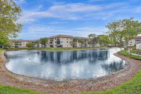 Condo in Tamarac, Florida, 2 bedrooms № 2146933 - photo 28