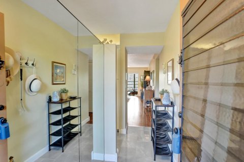 Condo in Tamarac, Florida, 2 bedrooms № 2146933 - photo 2