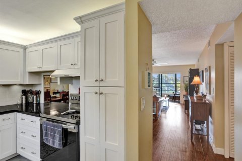 Condo in Tamarac, Florida, 2 bedrooms № 2146933 - photo 3