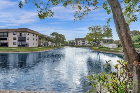 Condo in Tamarac, Florida, 2 bedrooms № 2146933