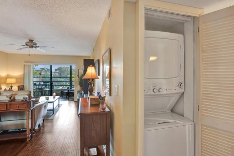 Condo in Tamarac, Florida, 2 bedrooms № 2146933 - photo 13