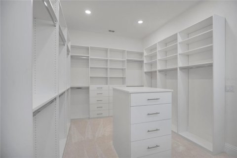 House in Winter Garden, Florida 4 bedrooms, 389.17 sq.m. № 2405087 - photo 21