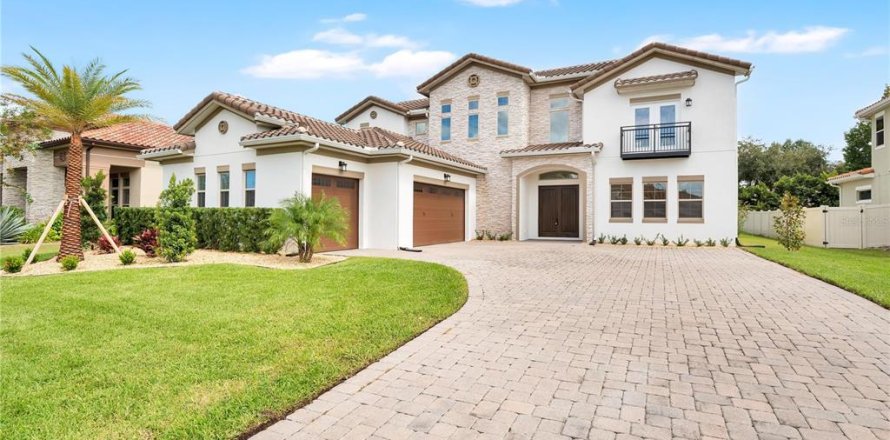 House in Winter Garden, Florida 4 bedrooms, 389.17 sq.m. № 2405087
