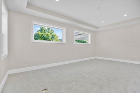 House in Winter Garden, Florida 4 bedrooms, 389.17 sq.m. № 2405087 - photo 28